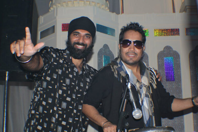 Suki with Mika Singh before their Bhangra and Dhol performance